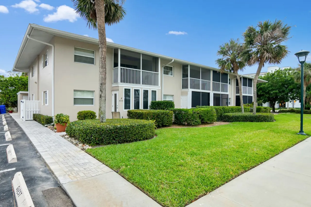 Downtown Naples Retreat - Walk to 5th Ave & Beach 14