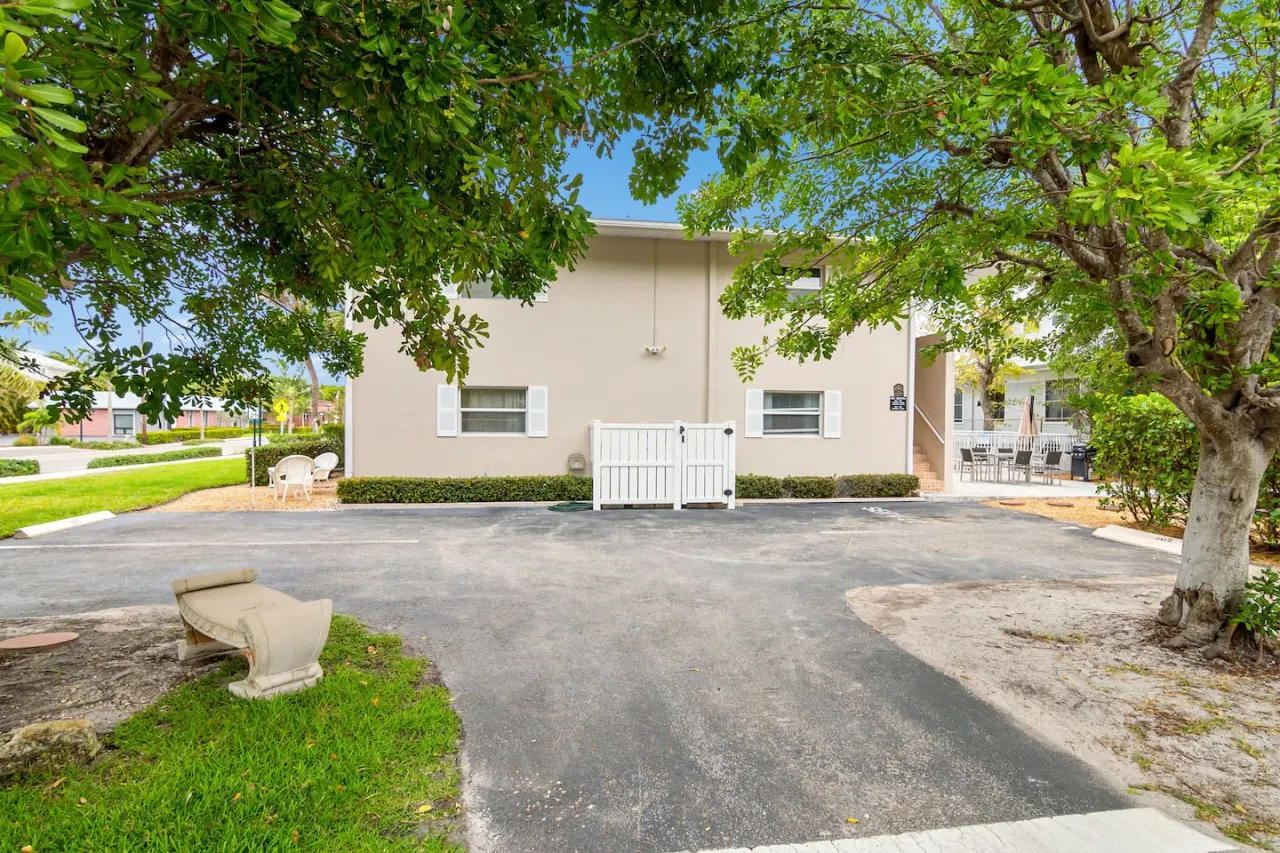 Downtown Naples Retreat - Walk to 5th Ave & Beach 19