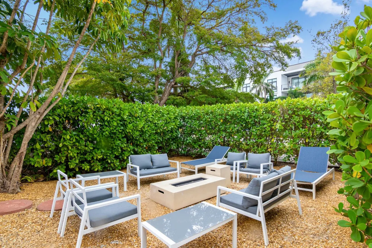 Downtown Naples Retreat - Walk to 5th Ave & Beach 20