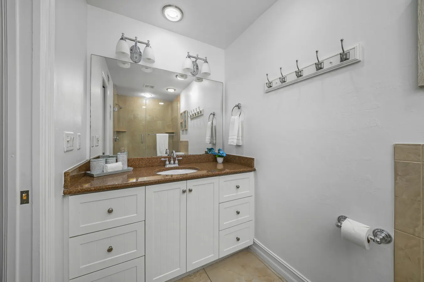 Downtown Naples Retreat - Walk to 5th Ave & Beach 7