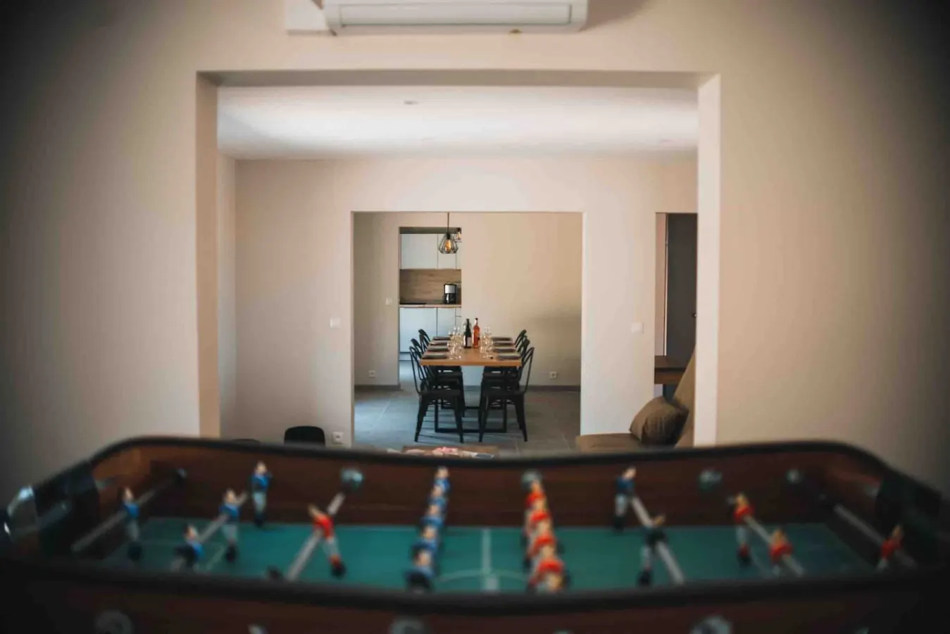 Villa avec piscine, terrain de pétanque et baby-foot 9