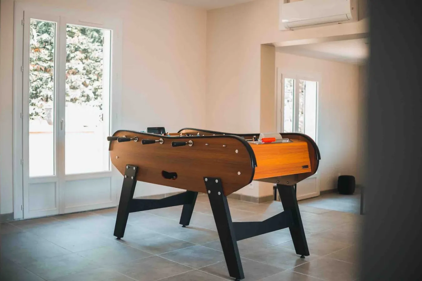 Villa avec piscine, terrain de pétanque et baby-foot 10