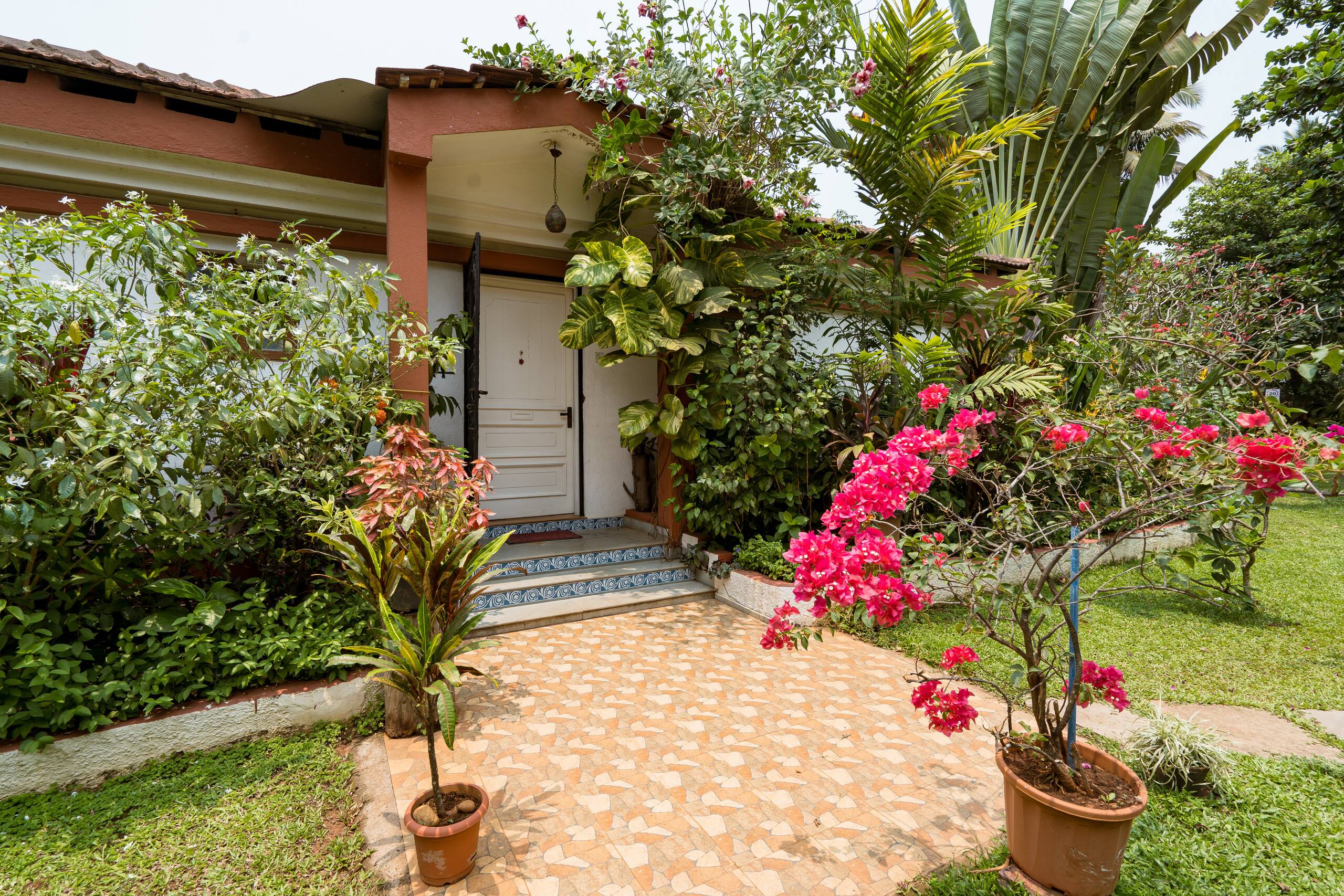 Pool facing villa Paradise-in-luisa-by-the-sea 31
