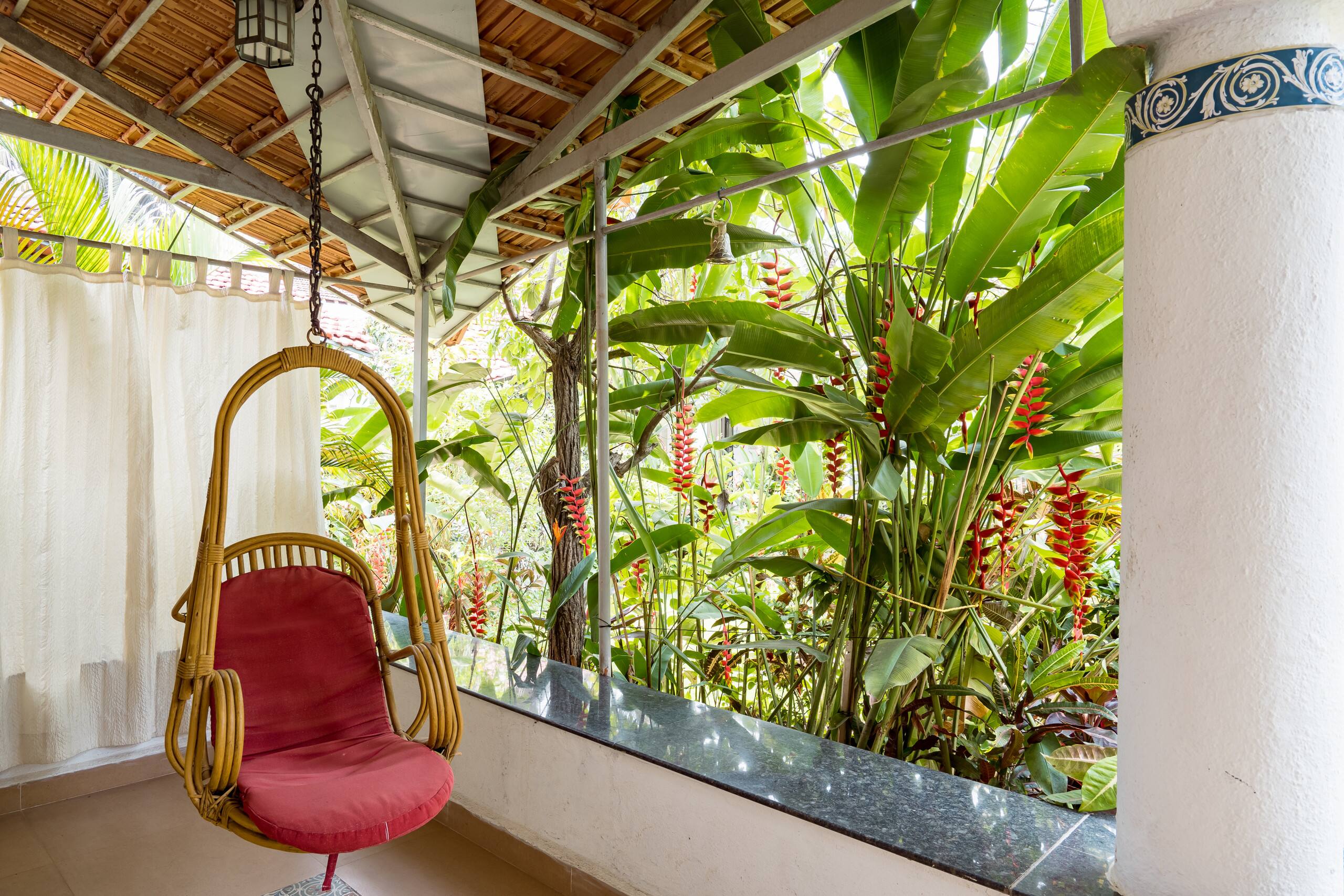 Pool facing villa Paradise-in-luisa-by-the-sea 28