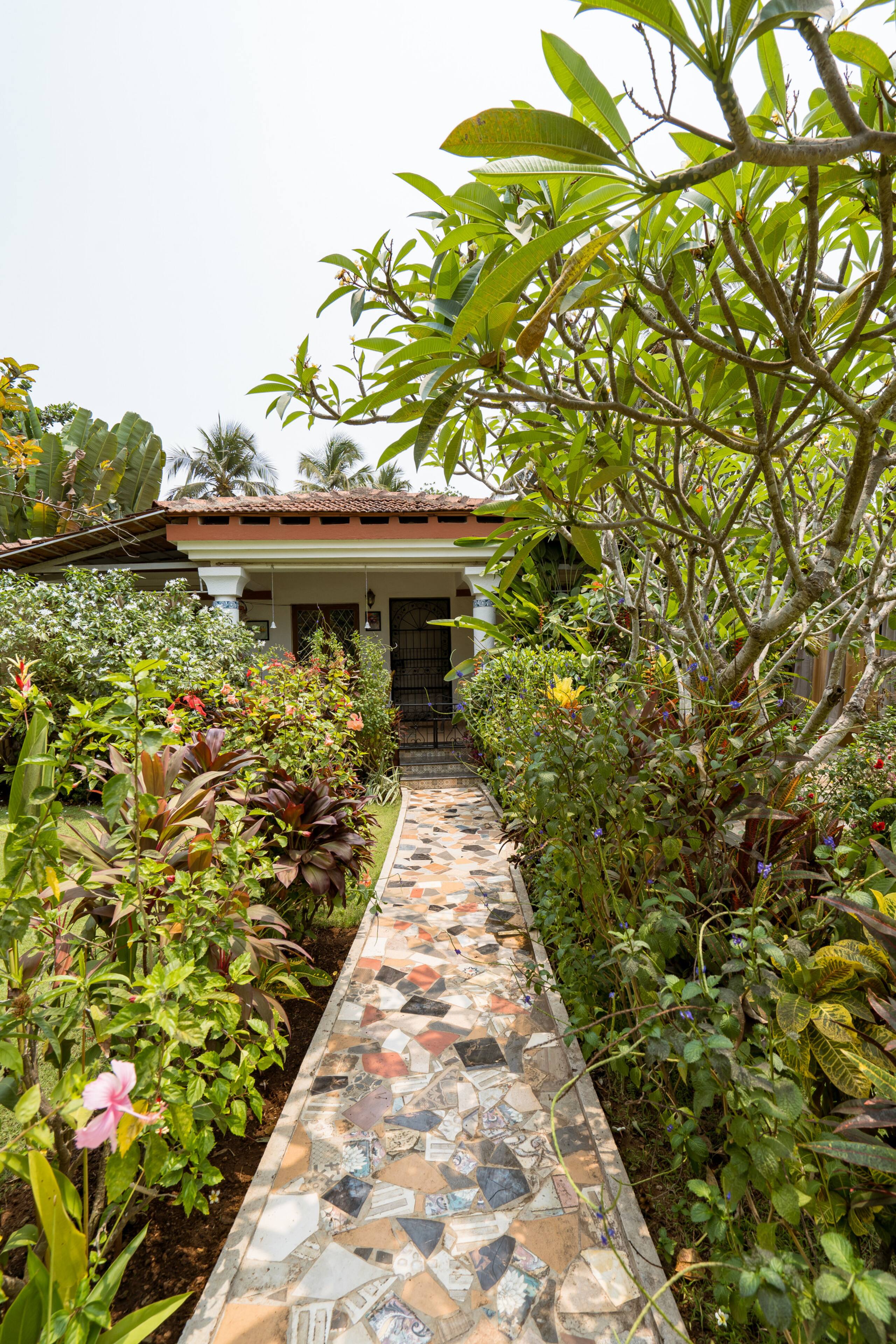 Pool facing villa Paradise-in-luisa-by-the-sea 29