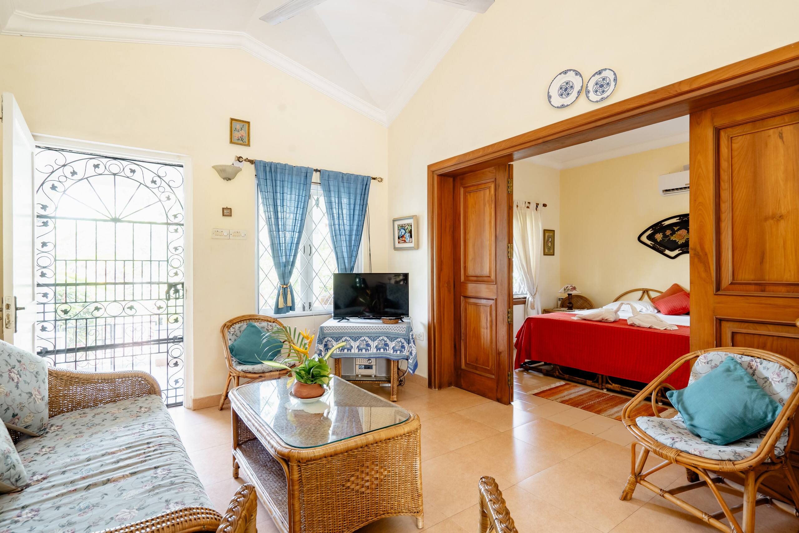 Pool facing villa Paradise-in-luisa-by-the-sea 7