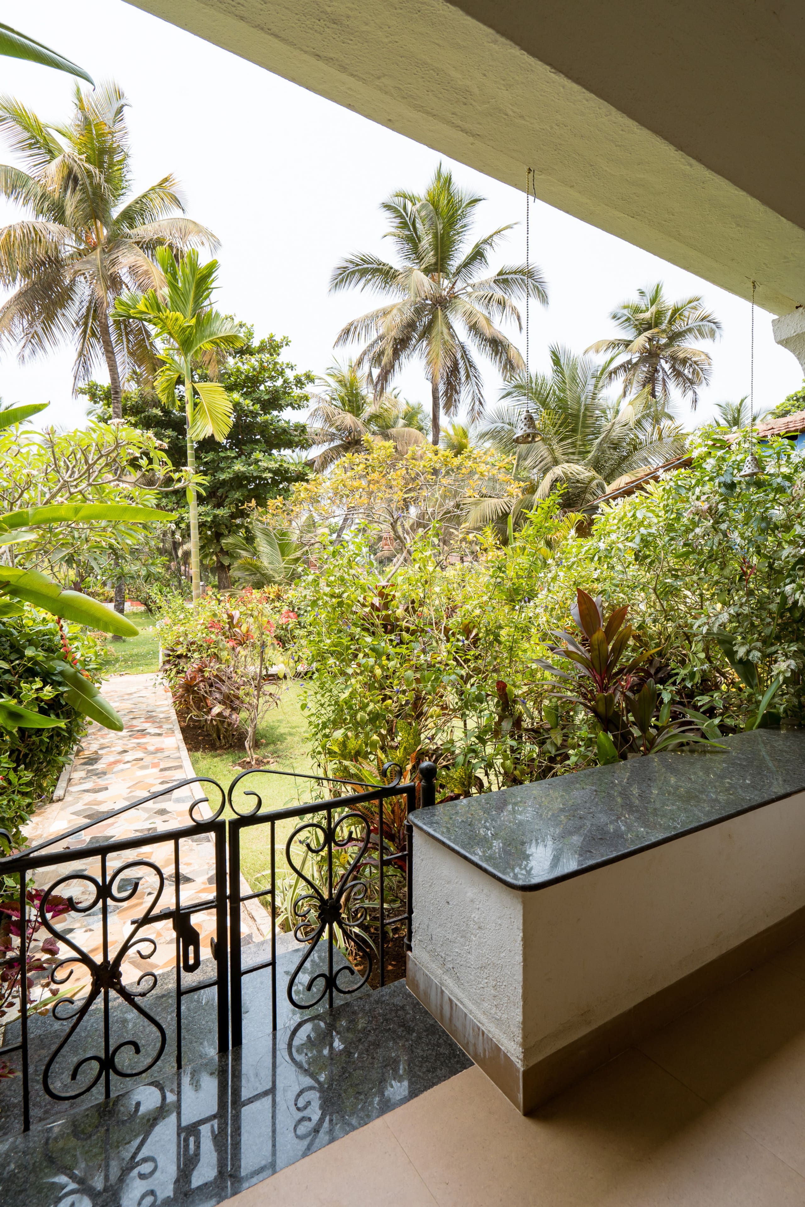 Pool facing villa Paradise-in-luisa-by-the-sea 27
