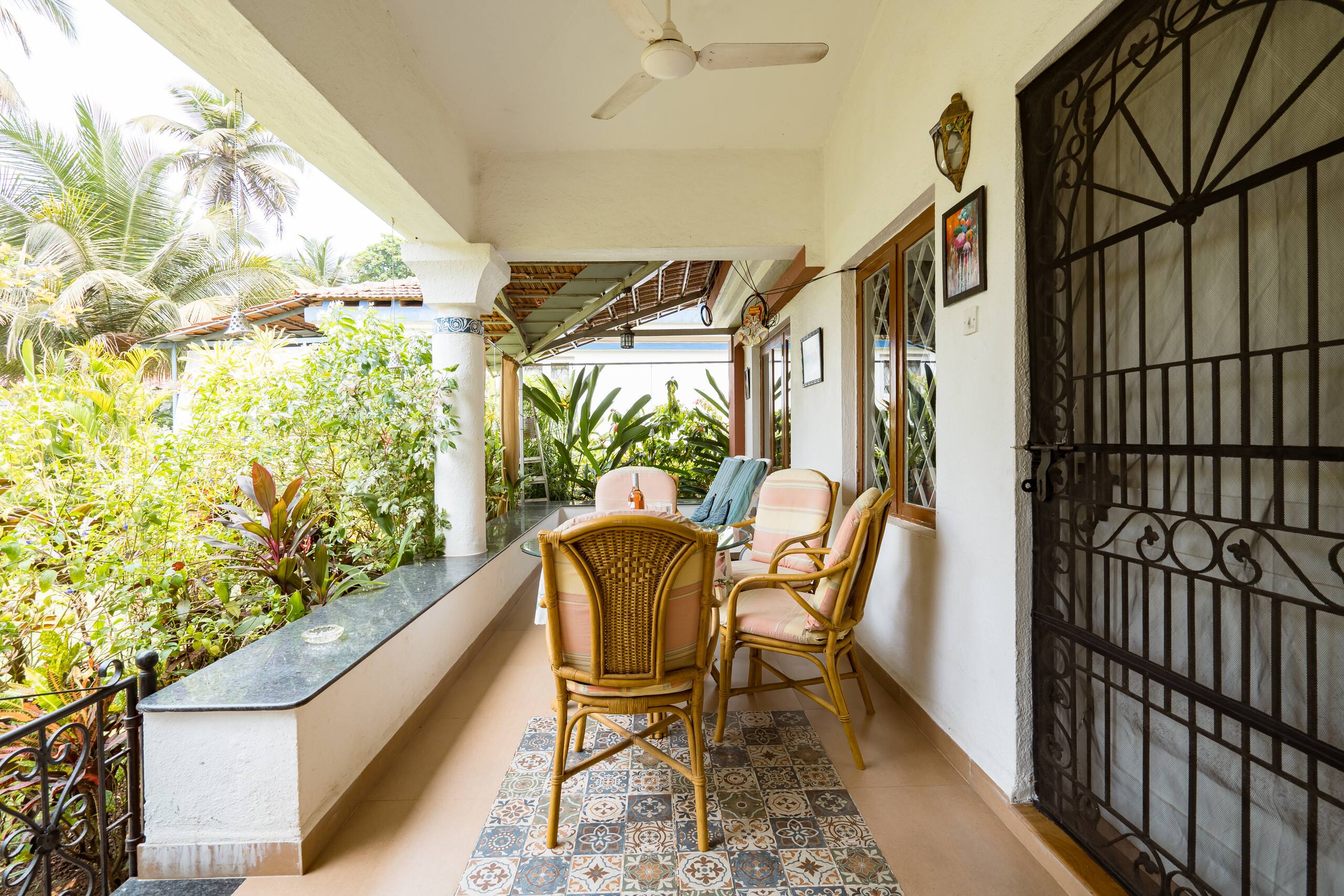 Pool facing villa Paradise-in-luisa-by-the-sea 26