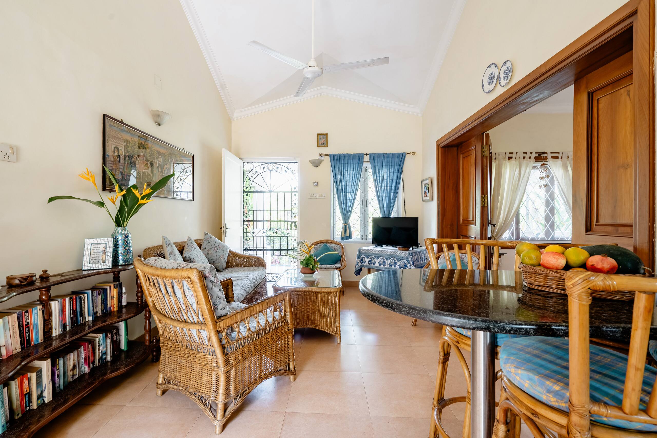 Pool facing villa Paradise-in-luisa-by-the-sea 9