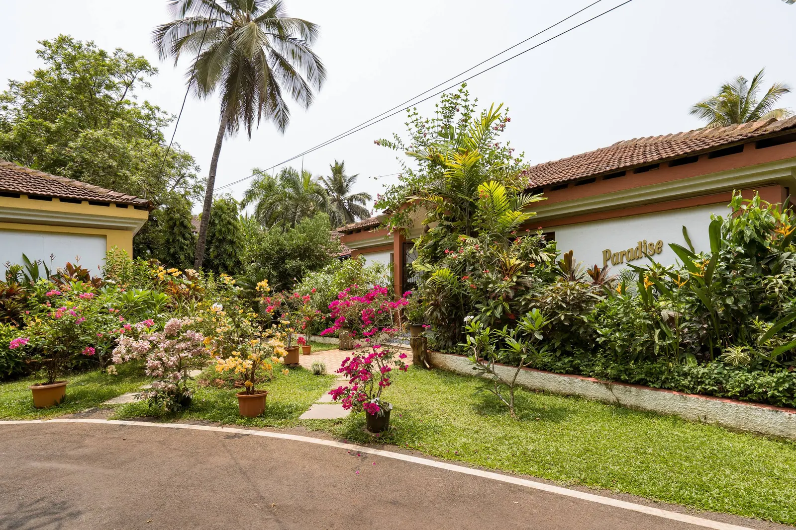 Pool facing villa Paradise-in-luisa-by-the-sea 5