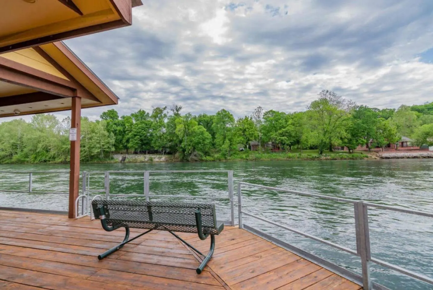 2 King Beds, Fishing and Lake a Walk Away! 5