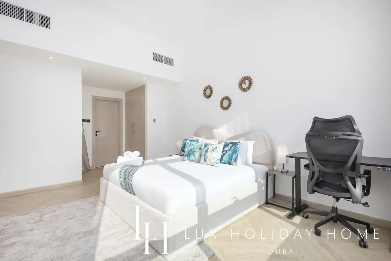 LUX The Marina View Suite 3 17