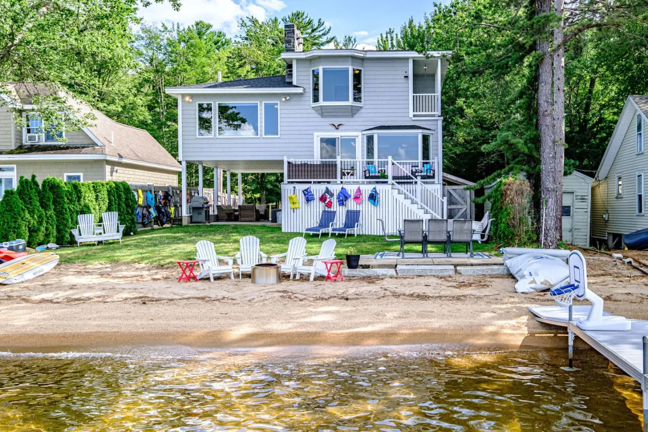 Sandy Shores- Beach House on Sebago w. dock + water trampoline!