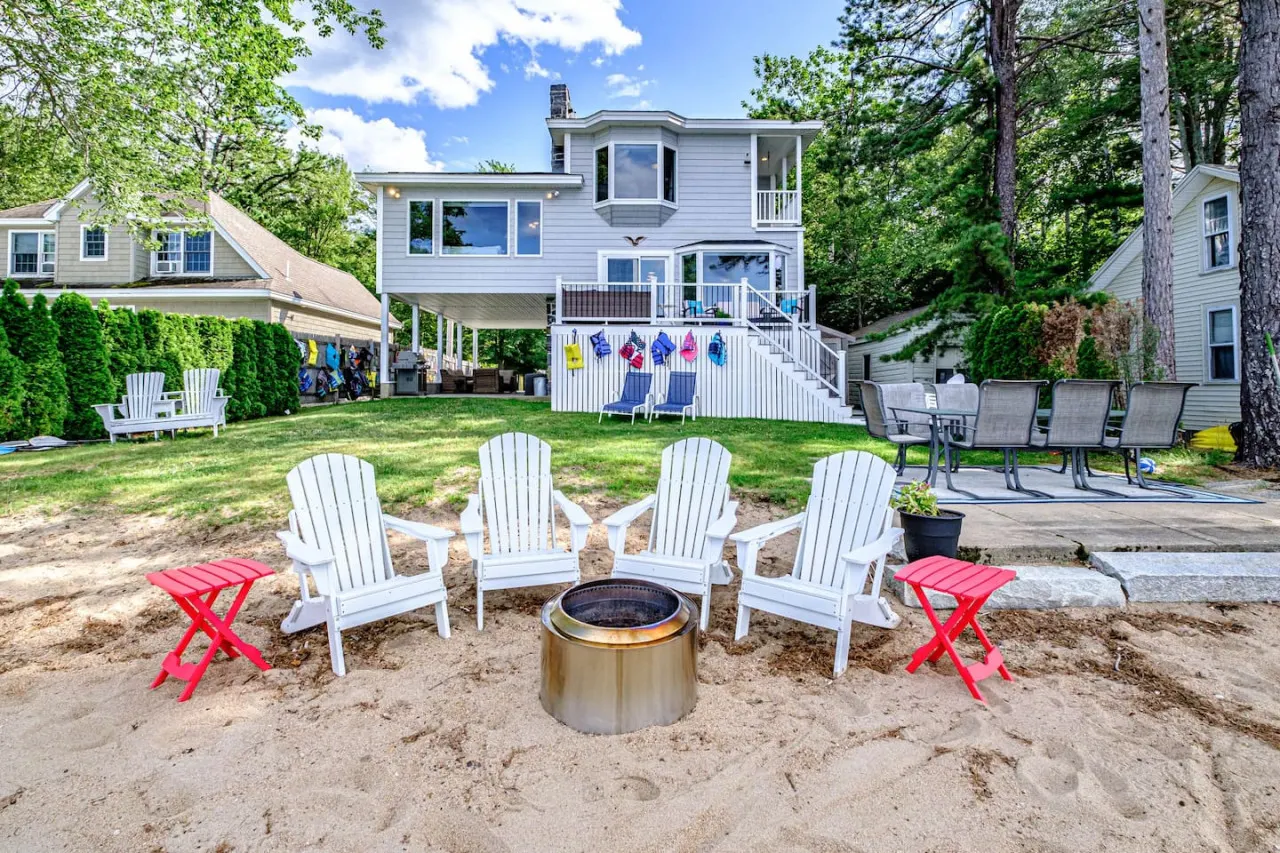 Sandy Shores- Beach House on Sebago w. dock + water trampoline! 7