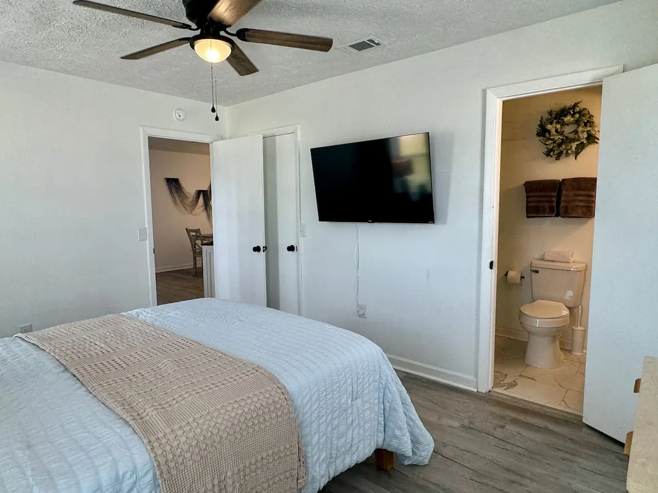 Beach Ya To It! Hot tub / Pet friendly / Walk to the beach! 11