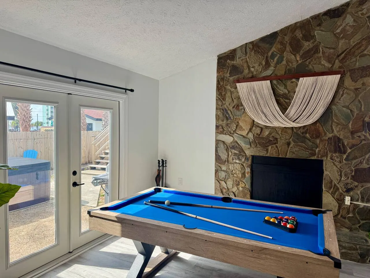 Beach Ya To It! Hot tub / Pet friendly / Walk to the beach! 7