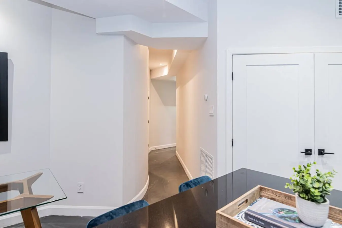 Plateau - Massive 3 bedroom apartment in the heart of Le Plateau 9