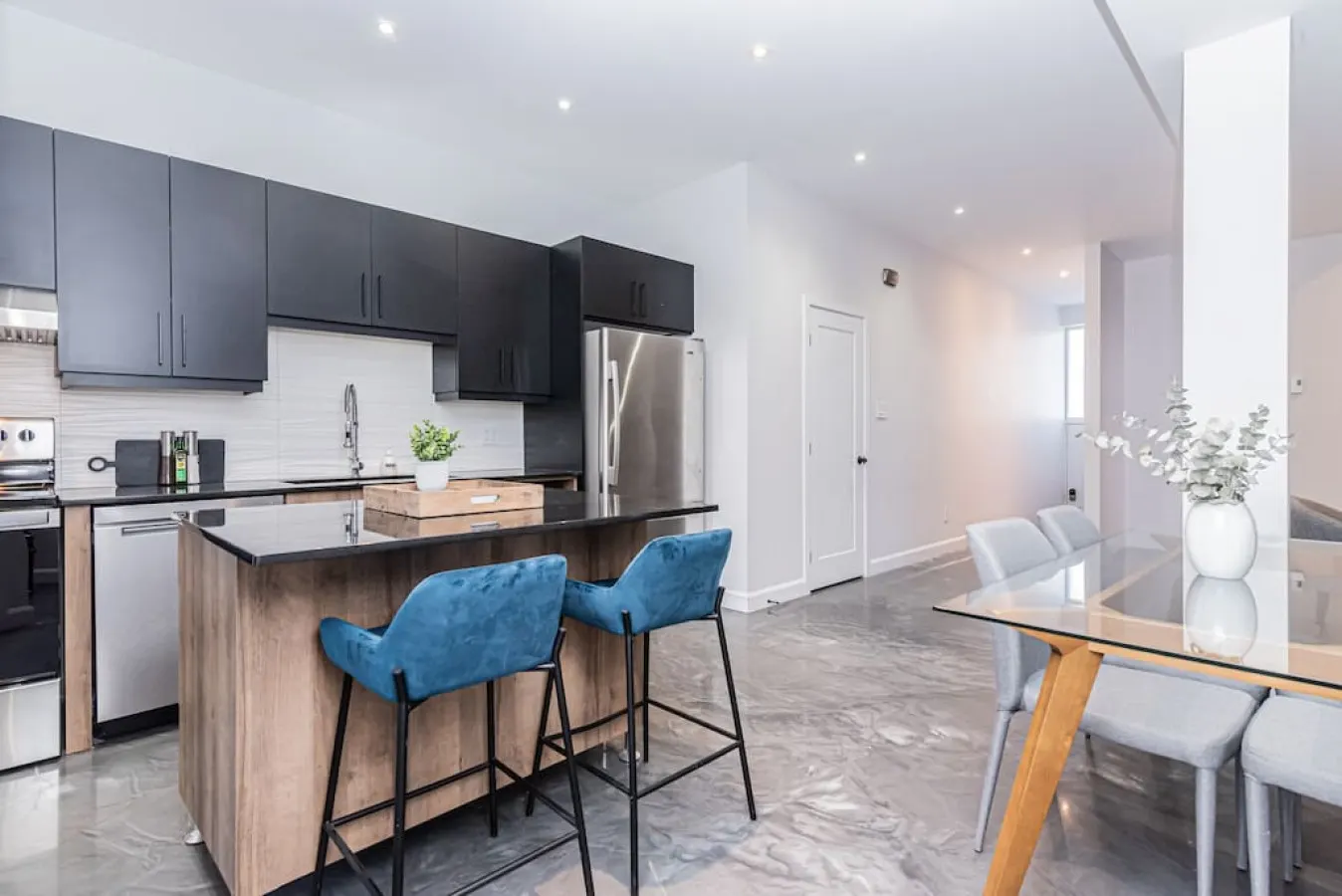 Plateau - Massive 3 bedroom apartment in the heart of Le Plateau 10