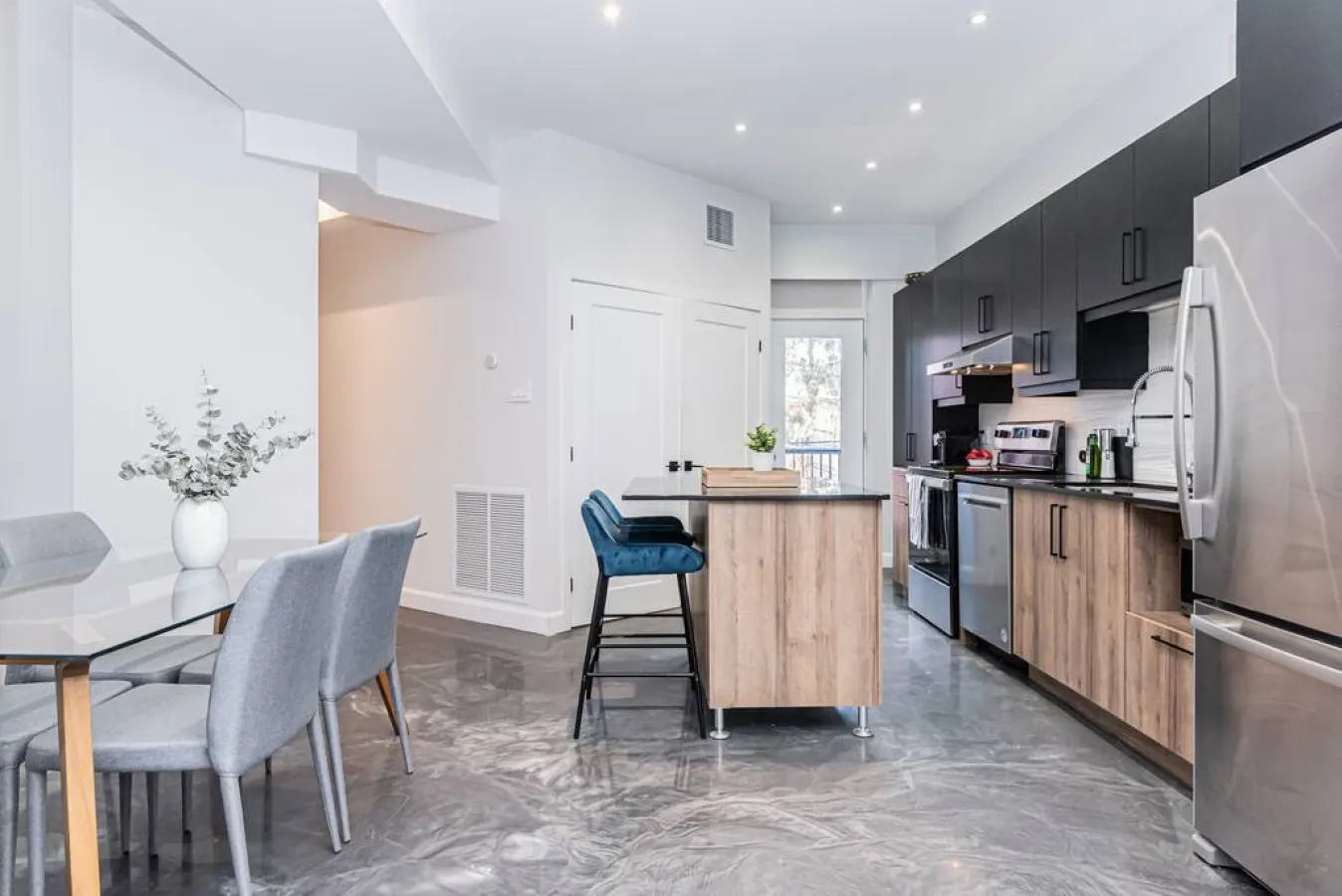 Plateau - Massive 3 bedroom apartment in the heart of Le Plateau 11