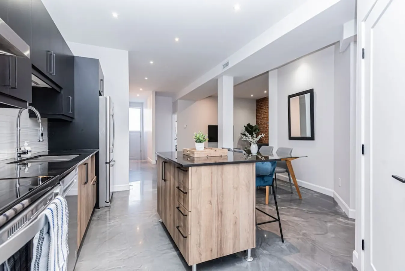 Plateau - Massive 3 bedroom apartment in the heart of Le Plateau 13