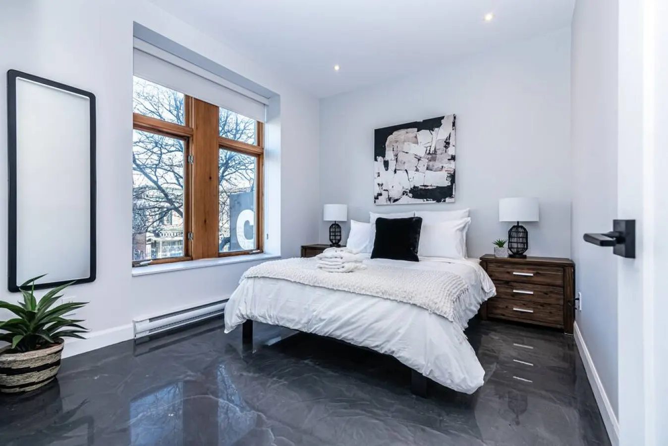 Plateau - Massive 3 bedroom apartment in the heart of Le Plateau 16