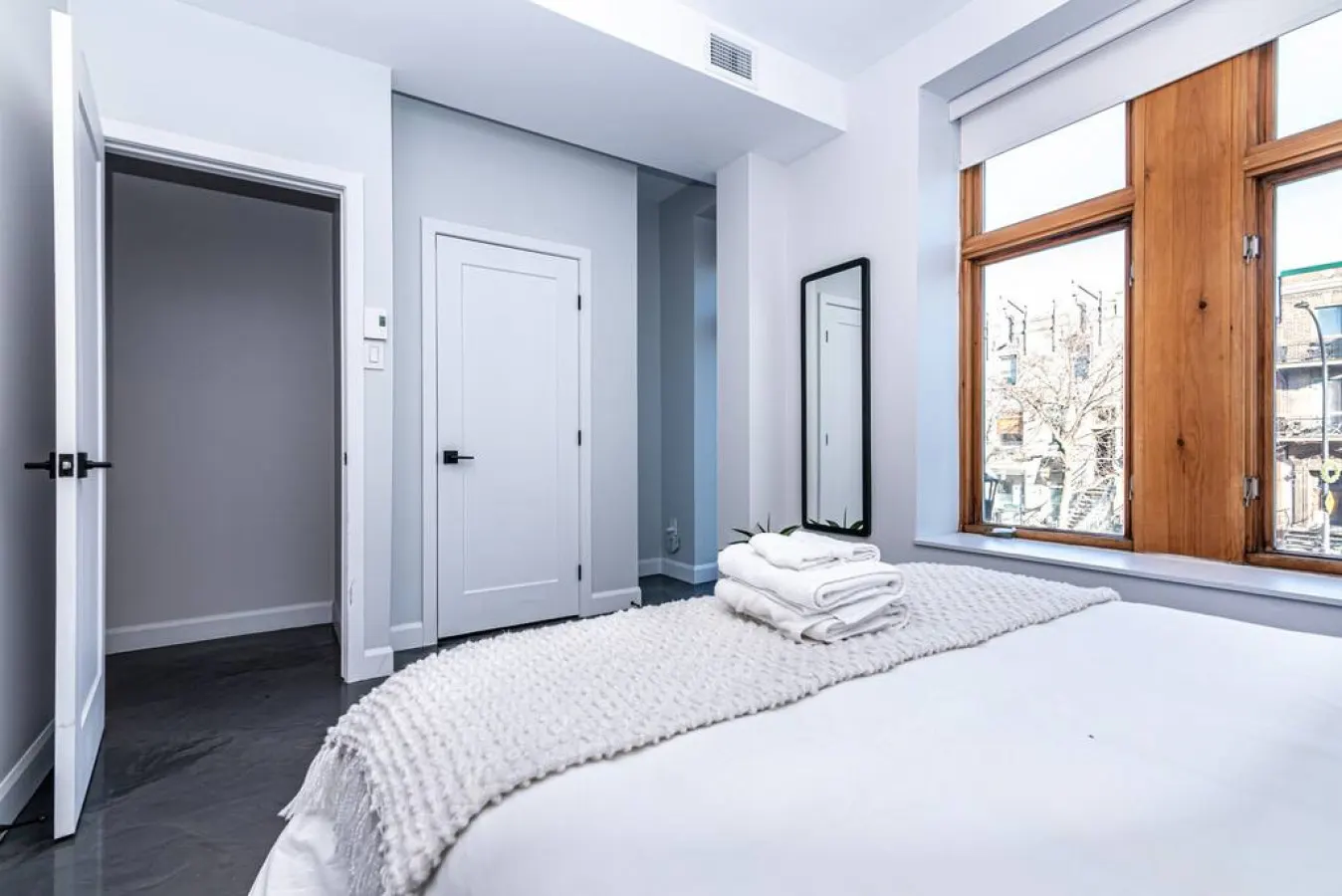 Plateau - Massive 3 bedroom apartment in the heart of Le Plateau 18