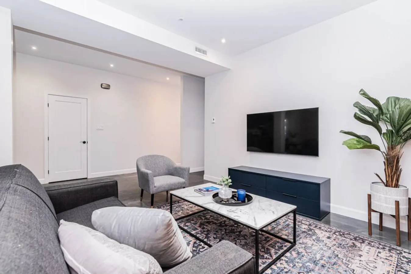 Plateau - Massive 3 bedroom apartment in the heart of Le Plateau 4