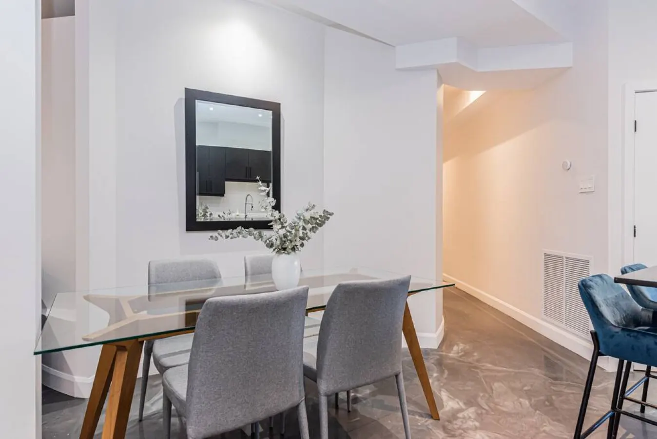 Plateau - Massive 3 bedroom apartment in the heart of Le Plateau 8