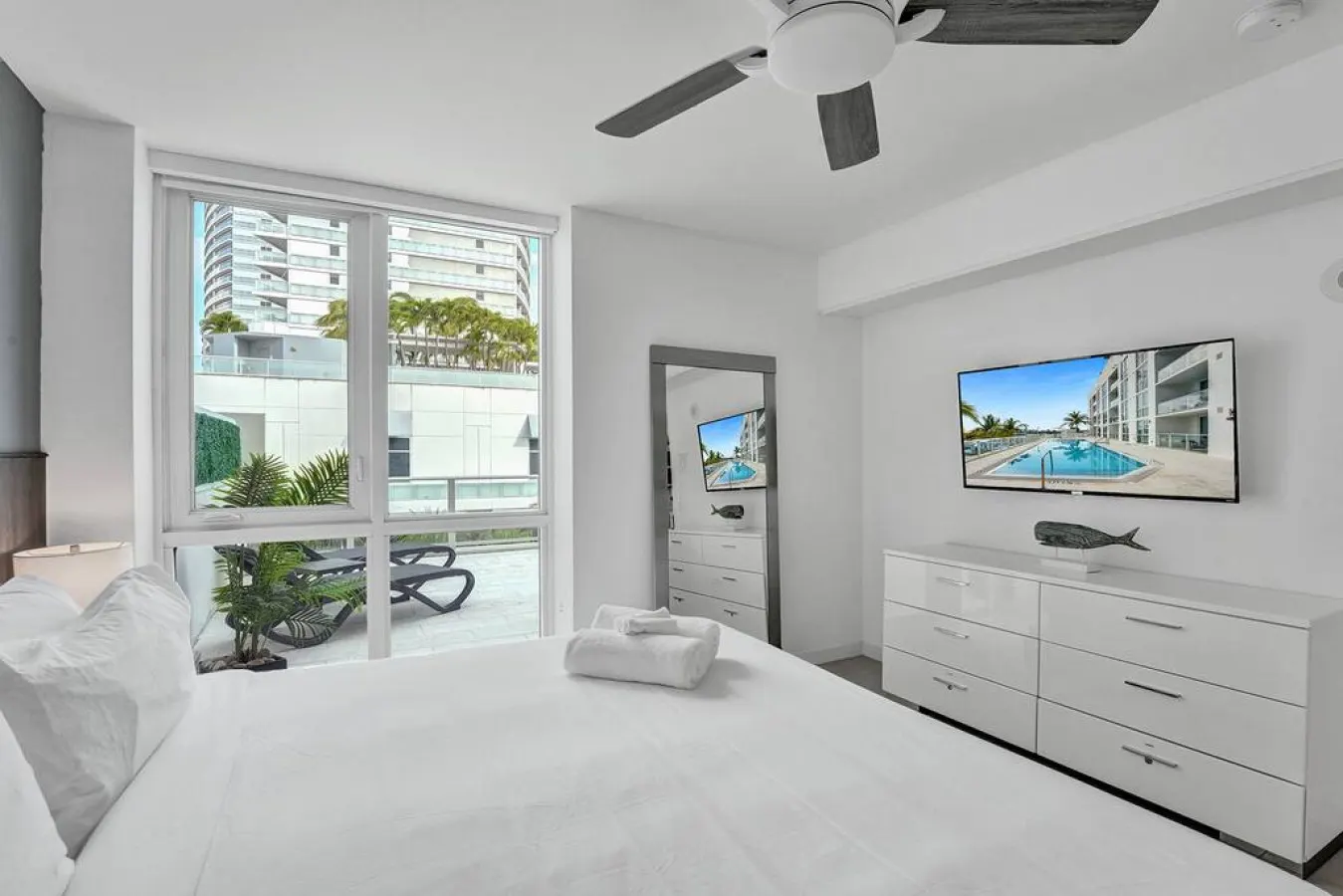 Lux Beach Condo. Hotel Amenities 13