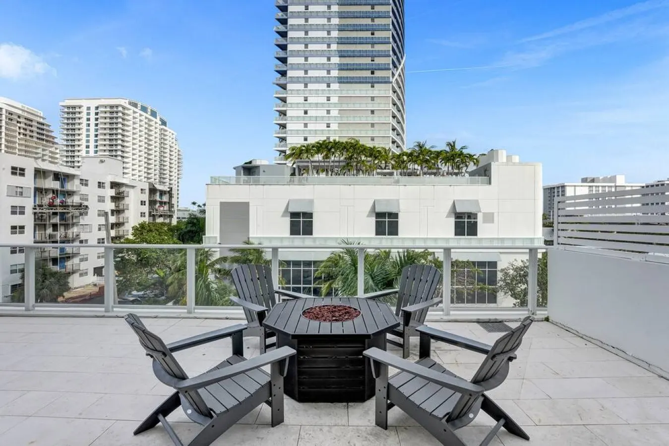 Lux Beach Condo. Hotel Amenities 20
