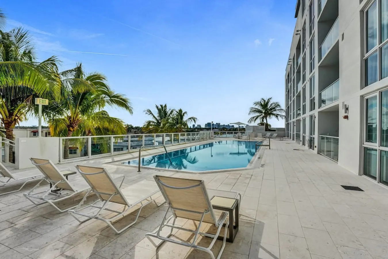 Lux Beach Condo. Hotel Amenities 4