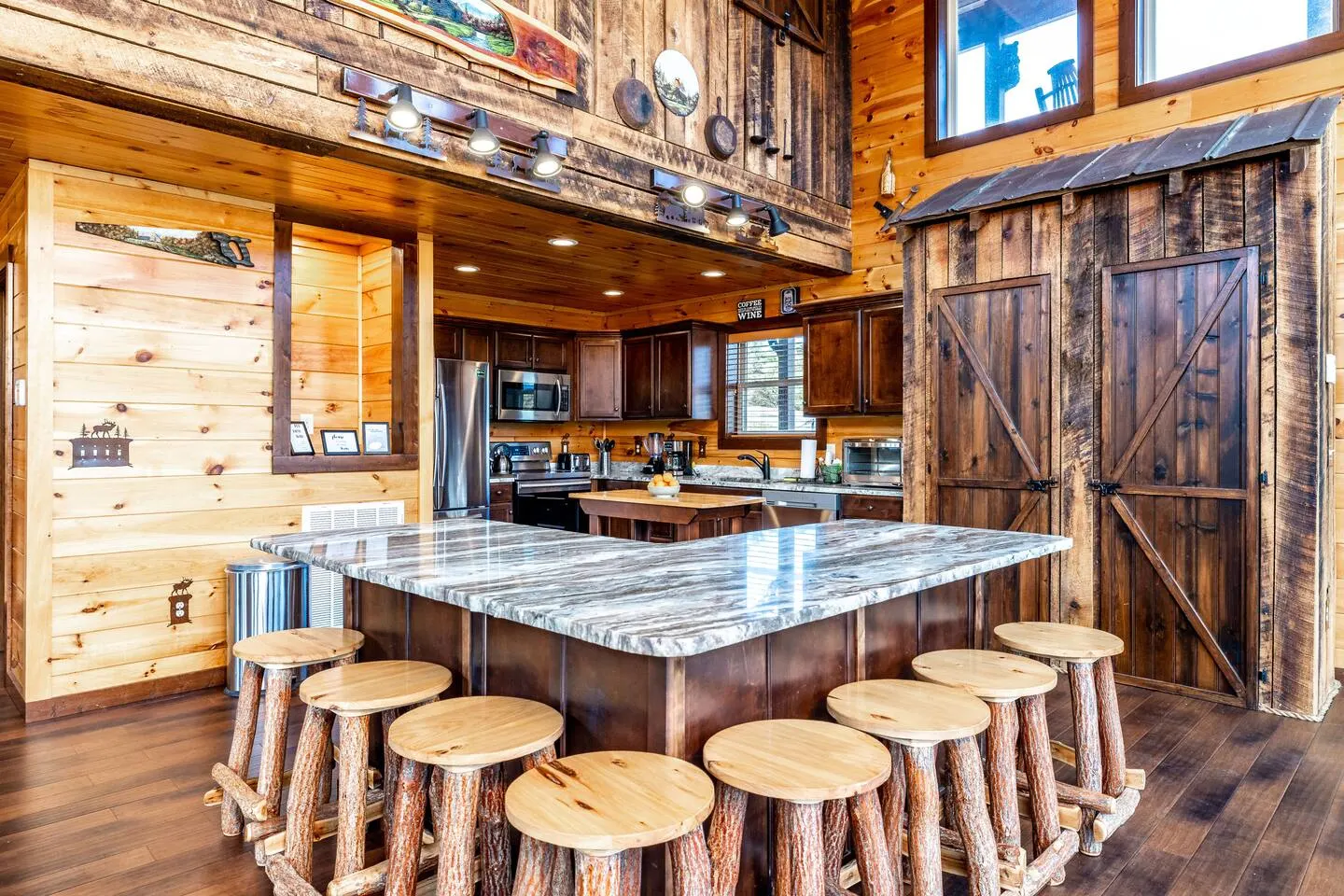 Private Lake Fire Pit Theater & Game Room 10