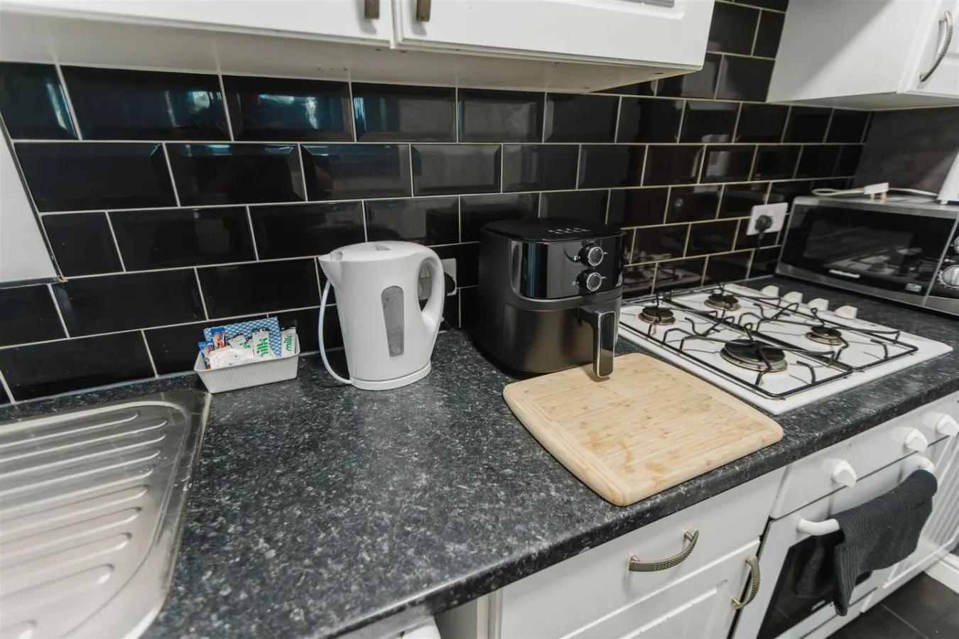 Hullidays》City Centre Urban Apartment 3 — photo 3
