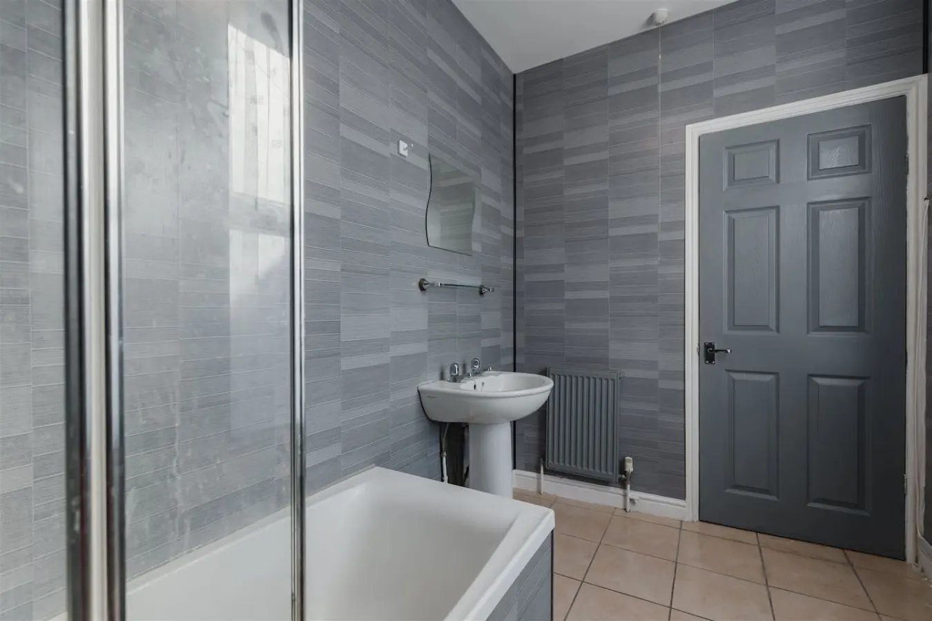 Hullidays》City Centre Urban Apartment 3 — photo 5