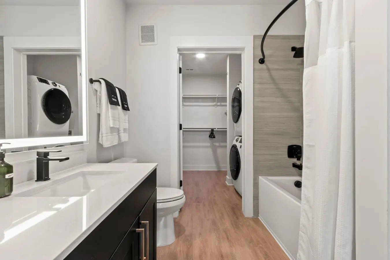1BD in the Heart of Tampa Walk to Raymond James 13