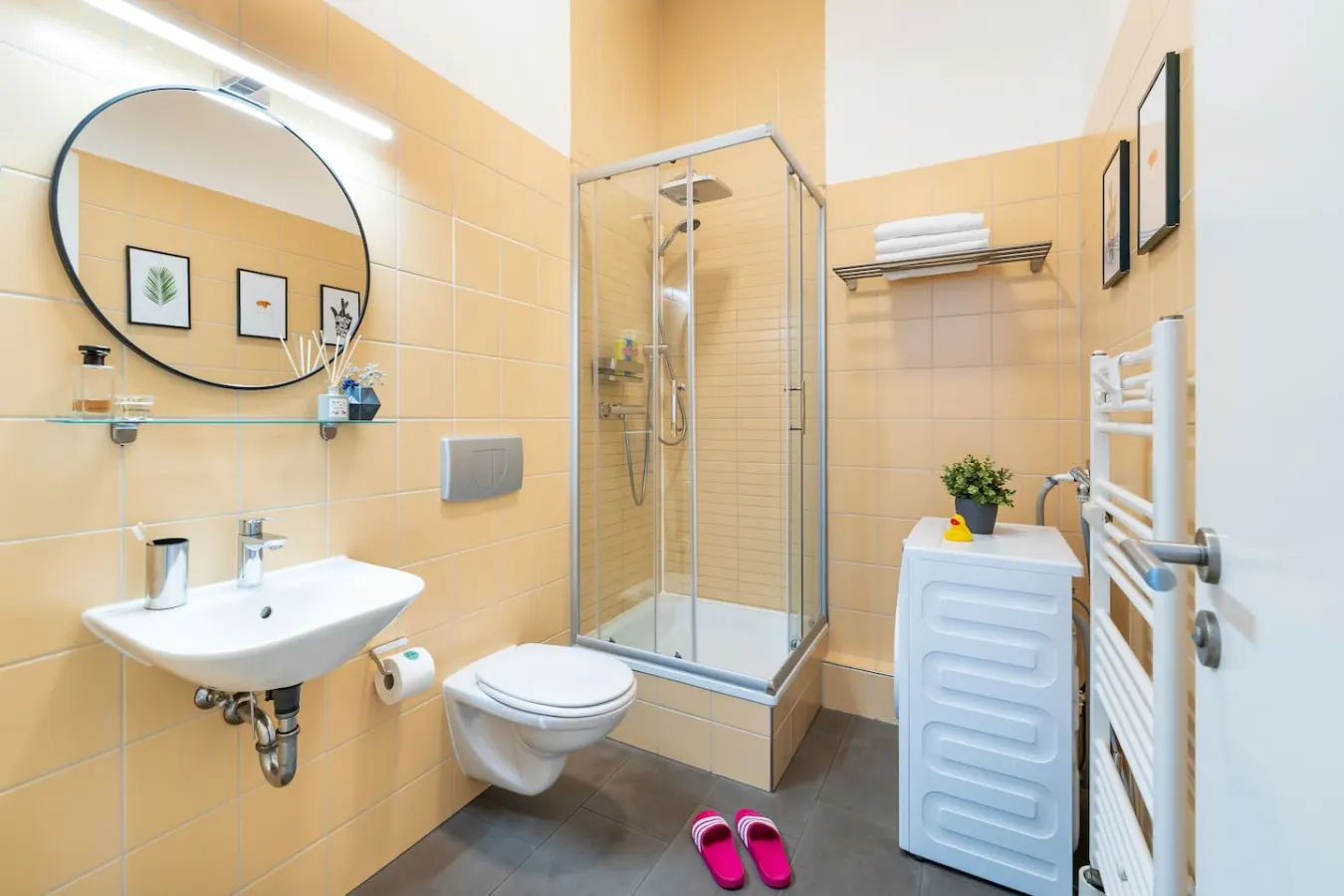 Bright & Modern 1-Bedroom Apartment with Balcony 9