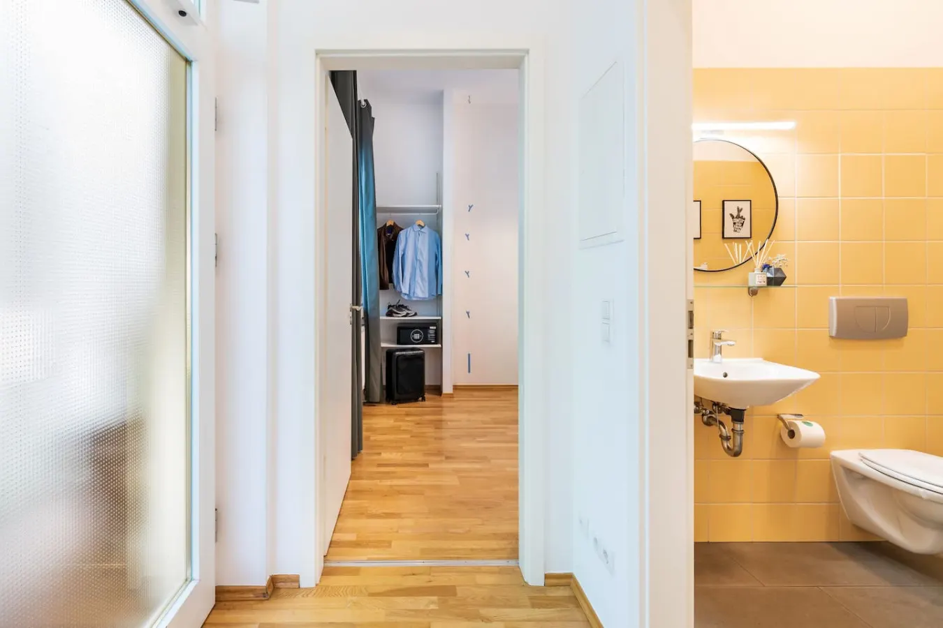 Bright & Modern 1-Bedroom Apartment with Balcony 10
