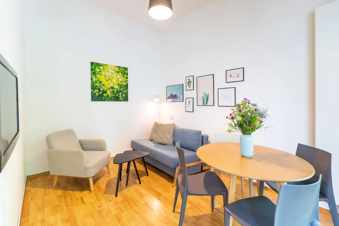 Bright & Modern 1-Bedroom Apartment with Balcony — photo 4
