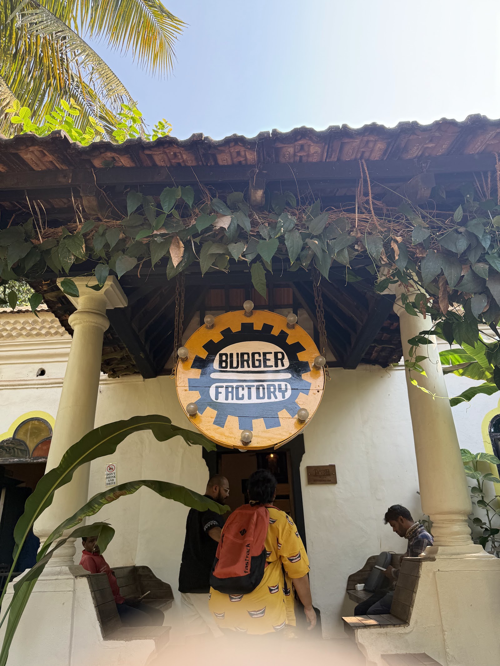 ElRosario|Skylight Apt|Pool|6m The Burger Factory 6