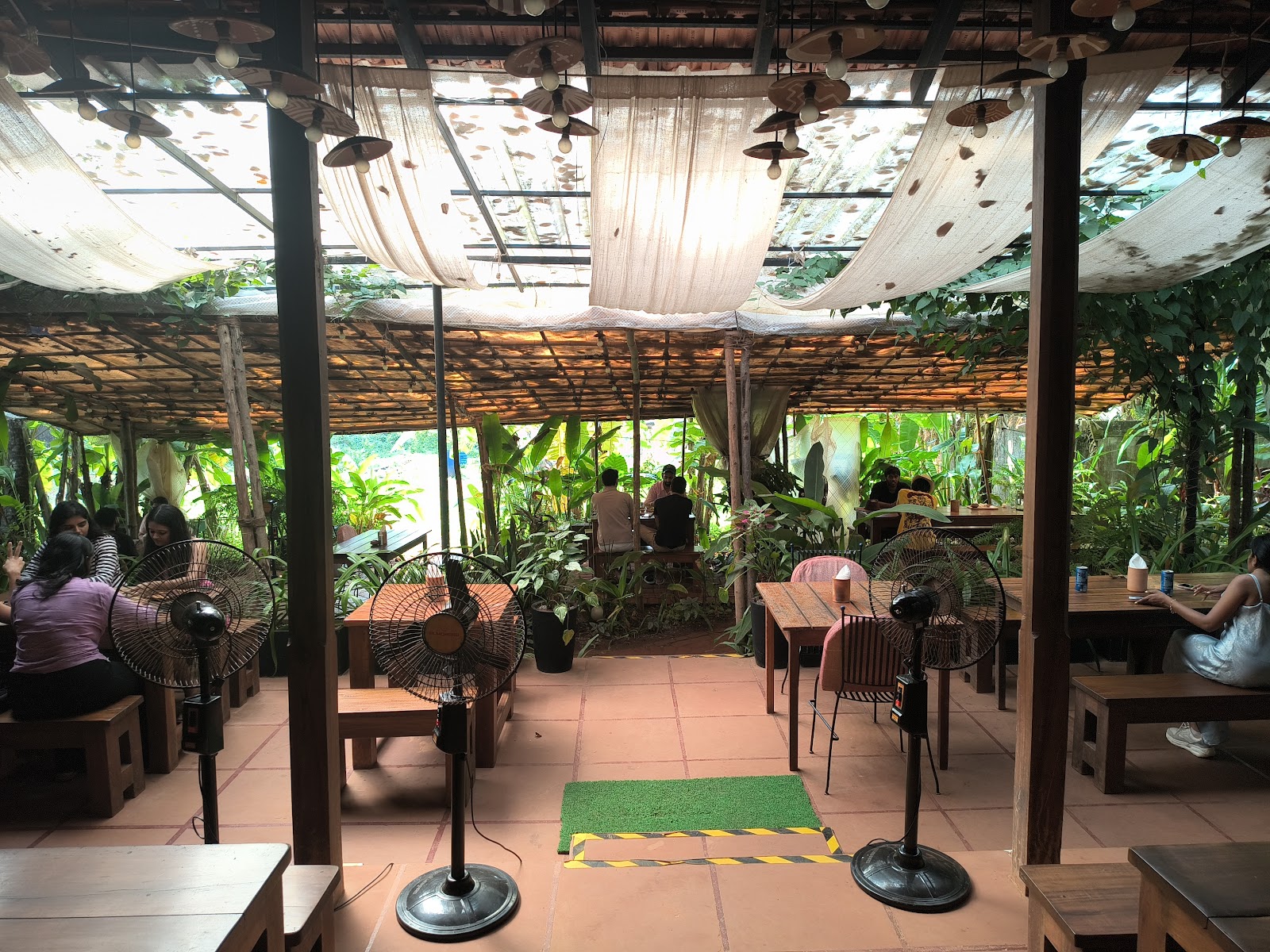 ElRosario|Skylight Apt|Pool|6m The Burger Factory 10
