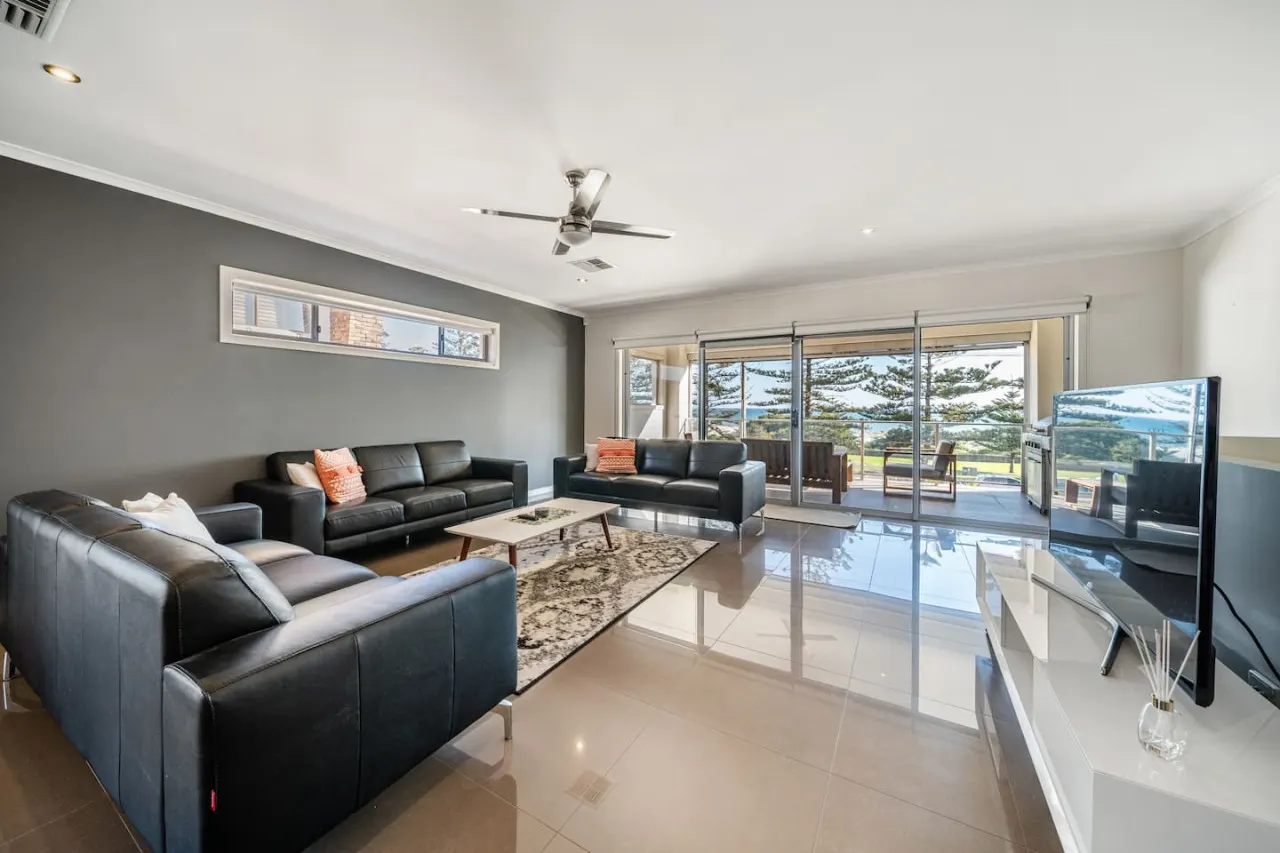 Beach Haven @ Semaphore - Sweeping Ocean Views — photo 2