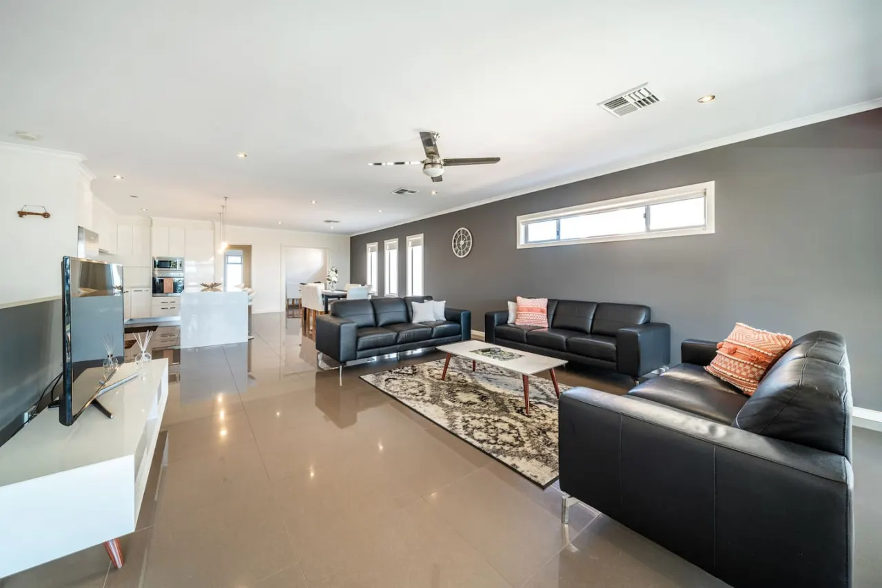 Beach Haven @ Semaphore - Sweeping Ocean Views 10