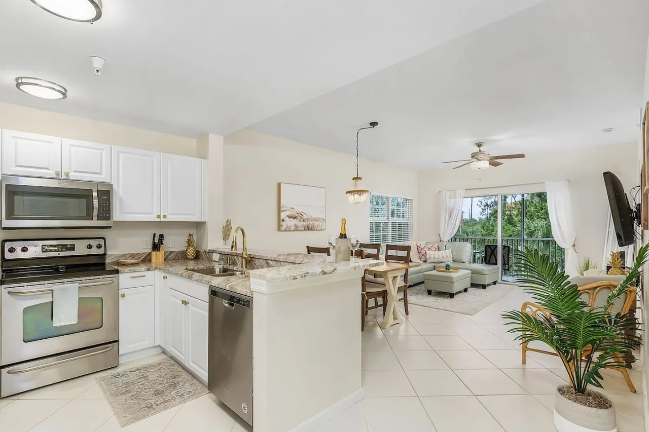 Bayshore Breeze*beautiful Naples condo w amenities