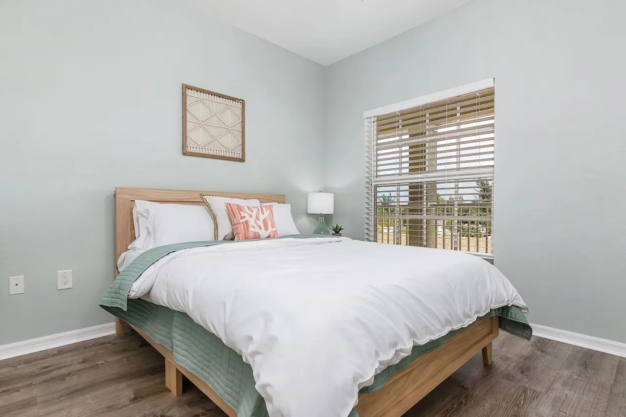 Bayshore Breeze*beautiful Naples condo w amenities 18