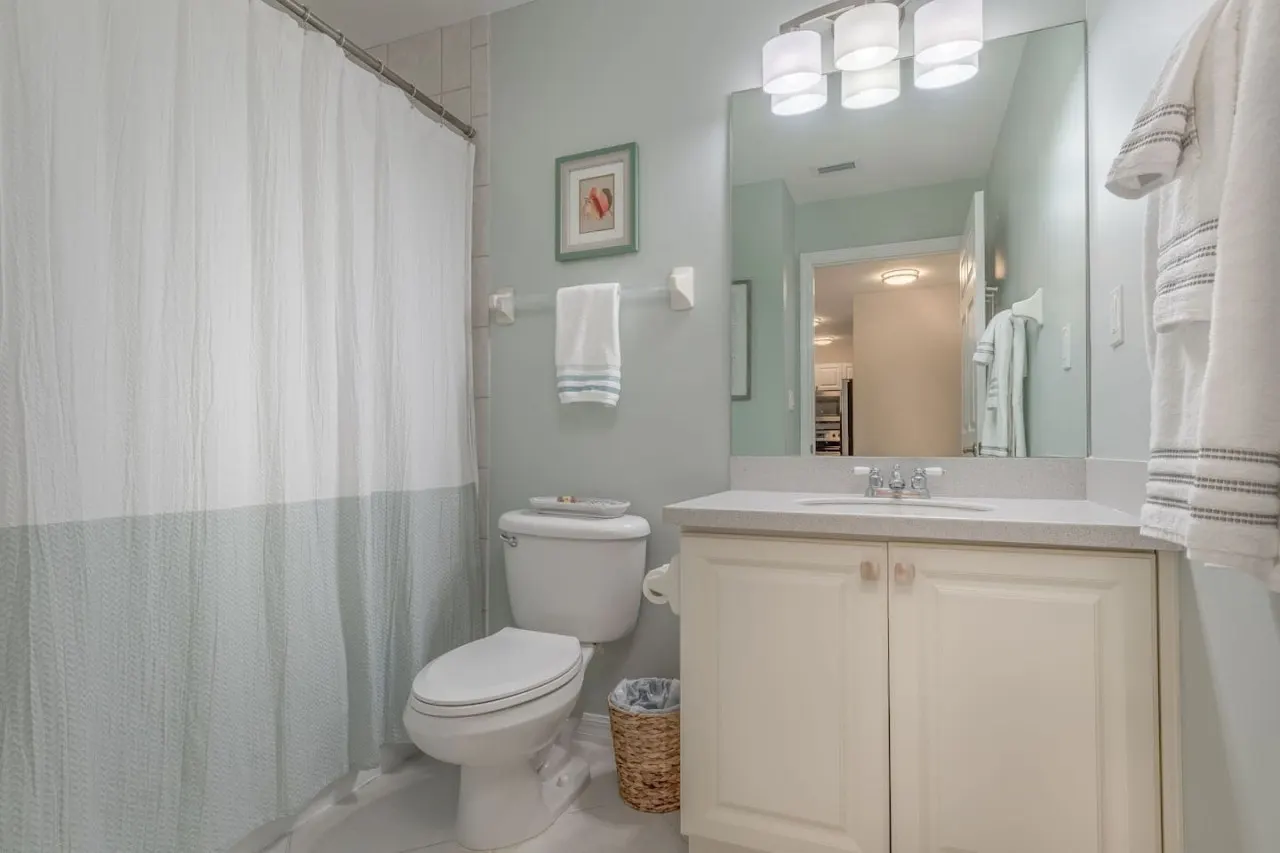 Bayshore Breeze*beautiful Naples condo w amenities 19