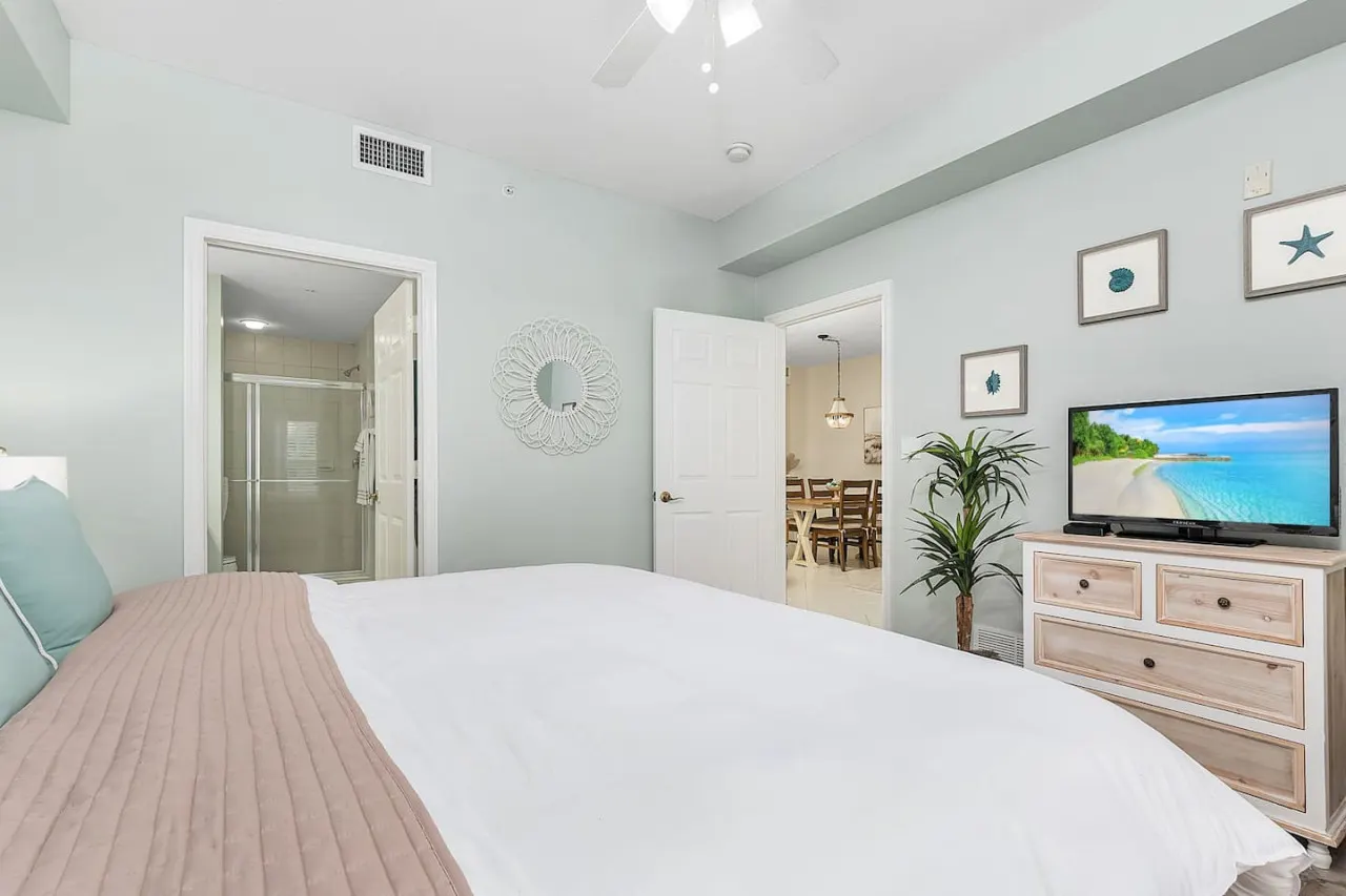 Bayshore Breeze*beautiful Naples condo w amenities 4