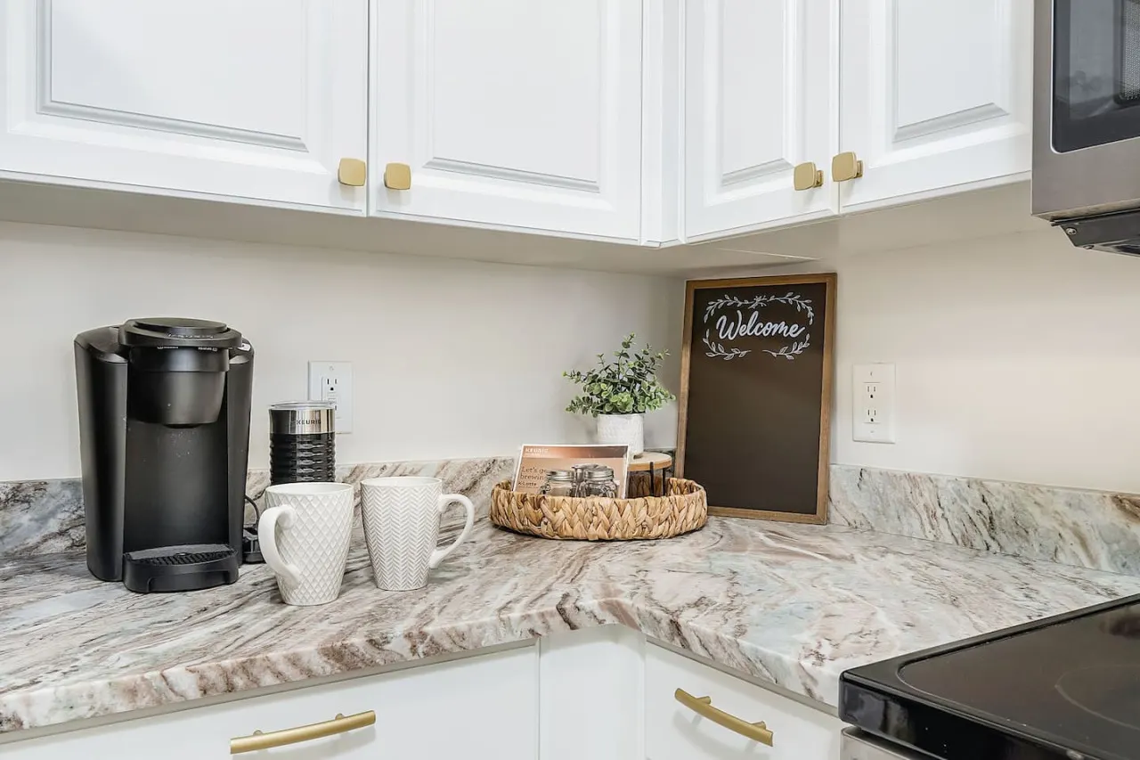 Bayshore Breeze*beautiful Naples condo w amenities 8