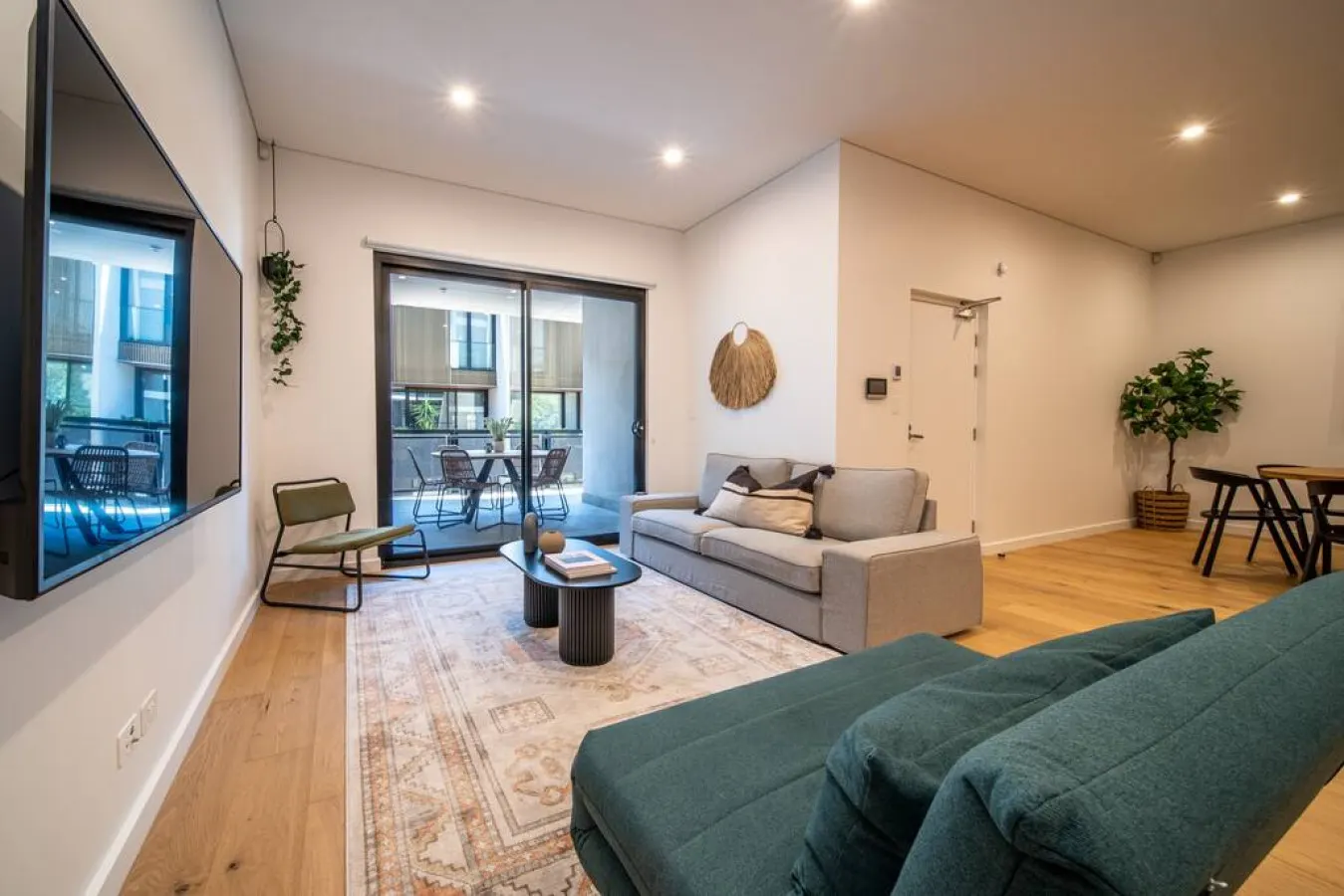SYLO Luxury Apartments—A Light-Filled City Retreat