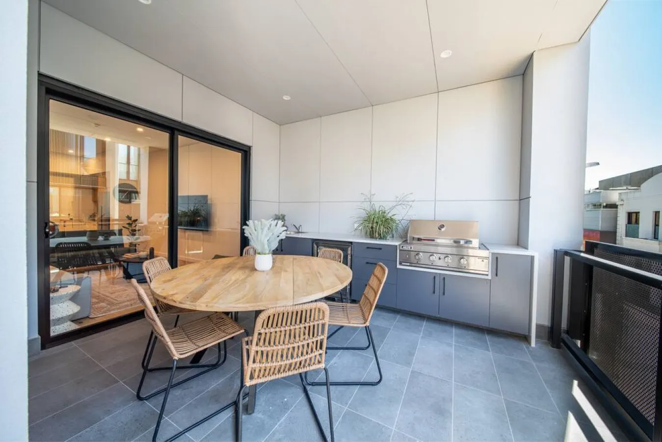 SYLO Luxury Apartments—A Light-Filled City Retreat 16