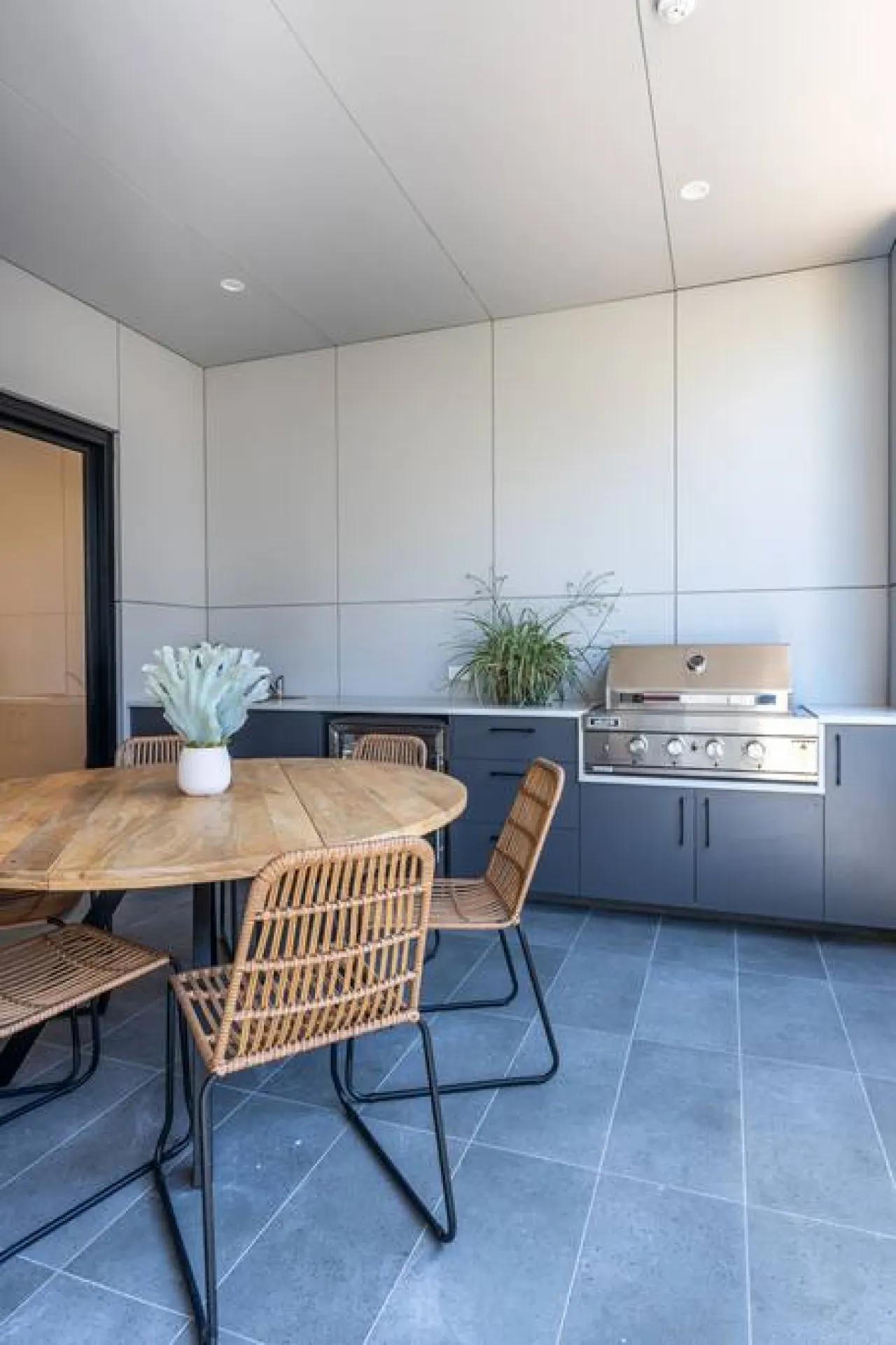 SYLO Luxury Apartments—A Light-Filled City Retreat 17
